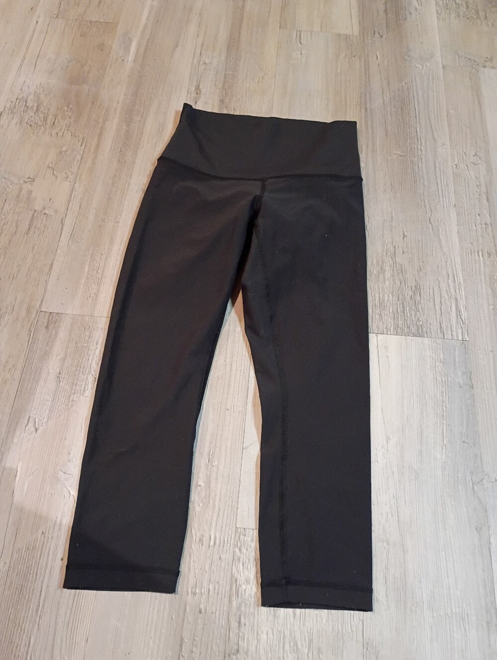 Lululemon - Picture 2 of 6